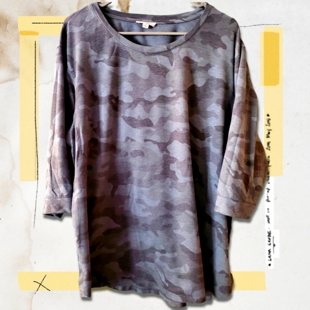 Jane & Delancey Cammo Print Top